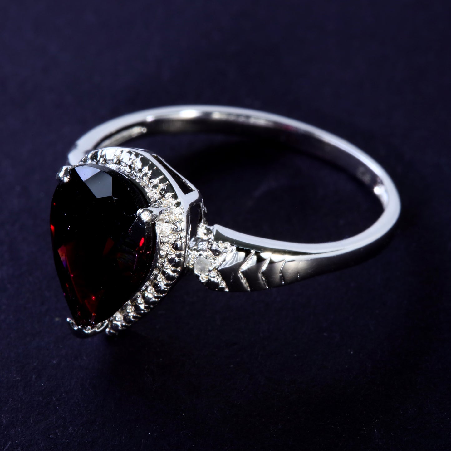 JLUXS Ladies White Gold Rhodium Over Sterling Silver Diamond & 1.50 Cts Garnet Ring